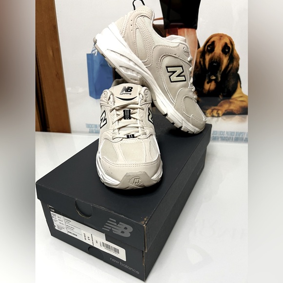 NWT New Balance 530 Running Shoe at Aritzia - Mushroom White/Sea Salt/Beige - Picture 1 of 5
